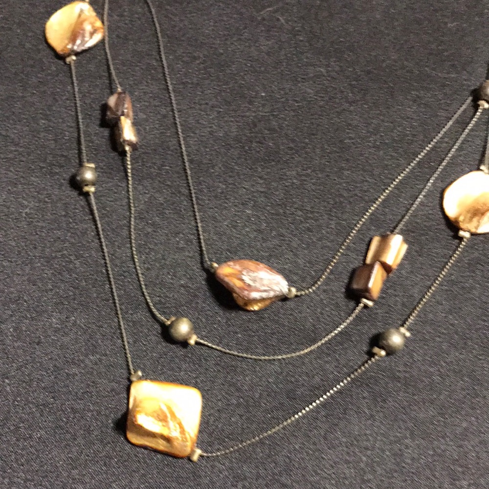 Women’s bronze colored necklace with stones.
